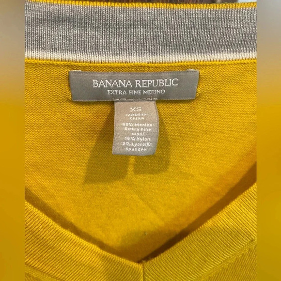 Banana Republic Women’s V-Neck Extra Fine Merino Wool Spandex Gold/Yellow XS EUC - Picture 4 of 9